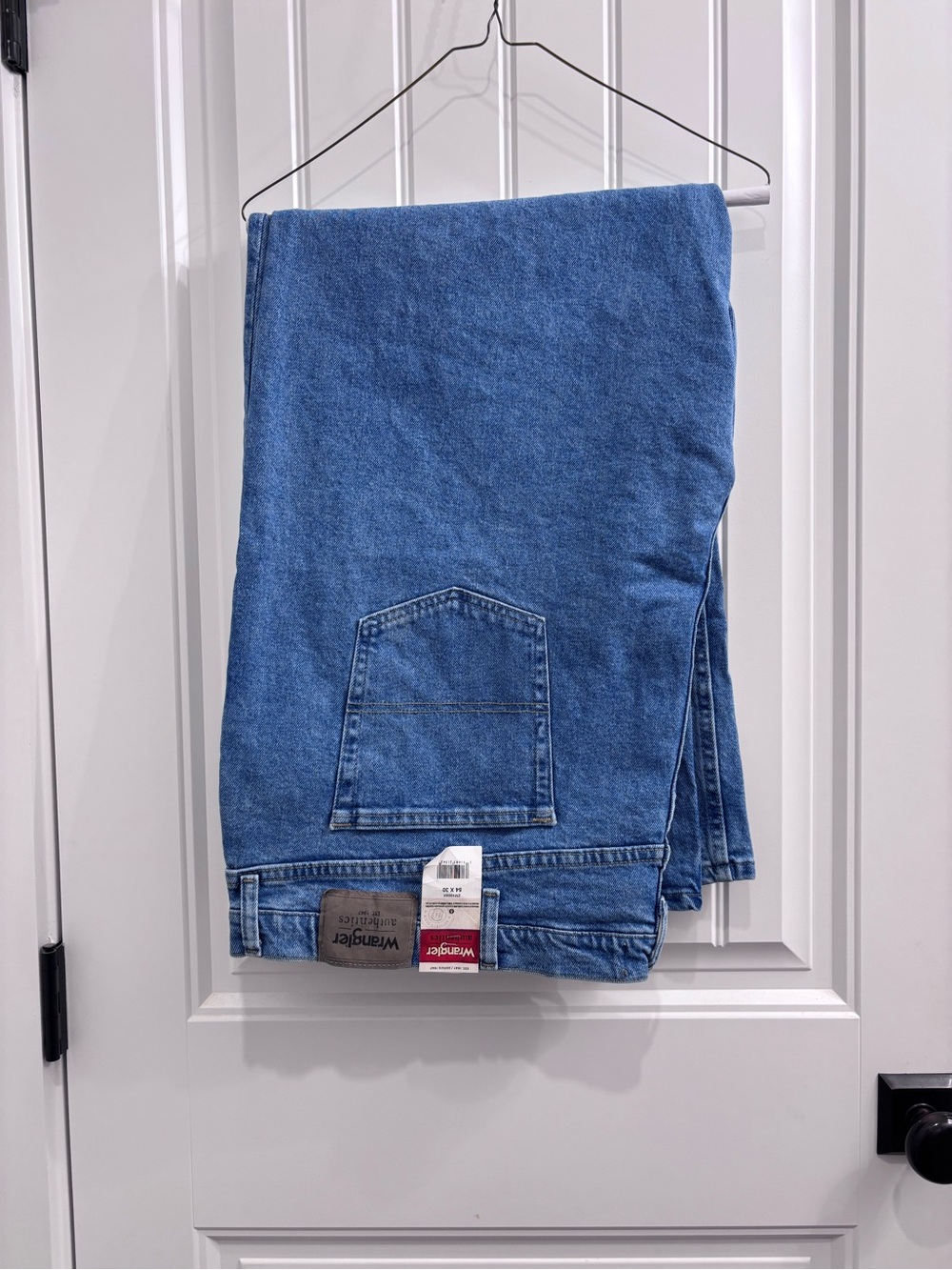 Wrangler Men's Medium Blue Relaxed Fit Jeans